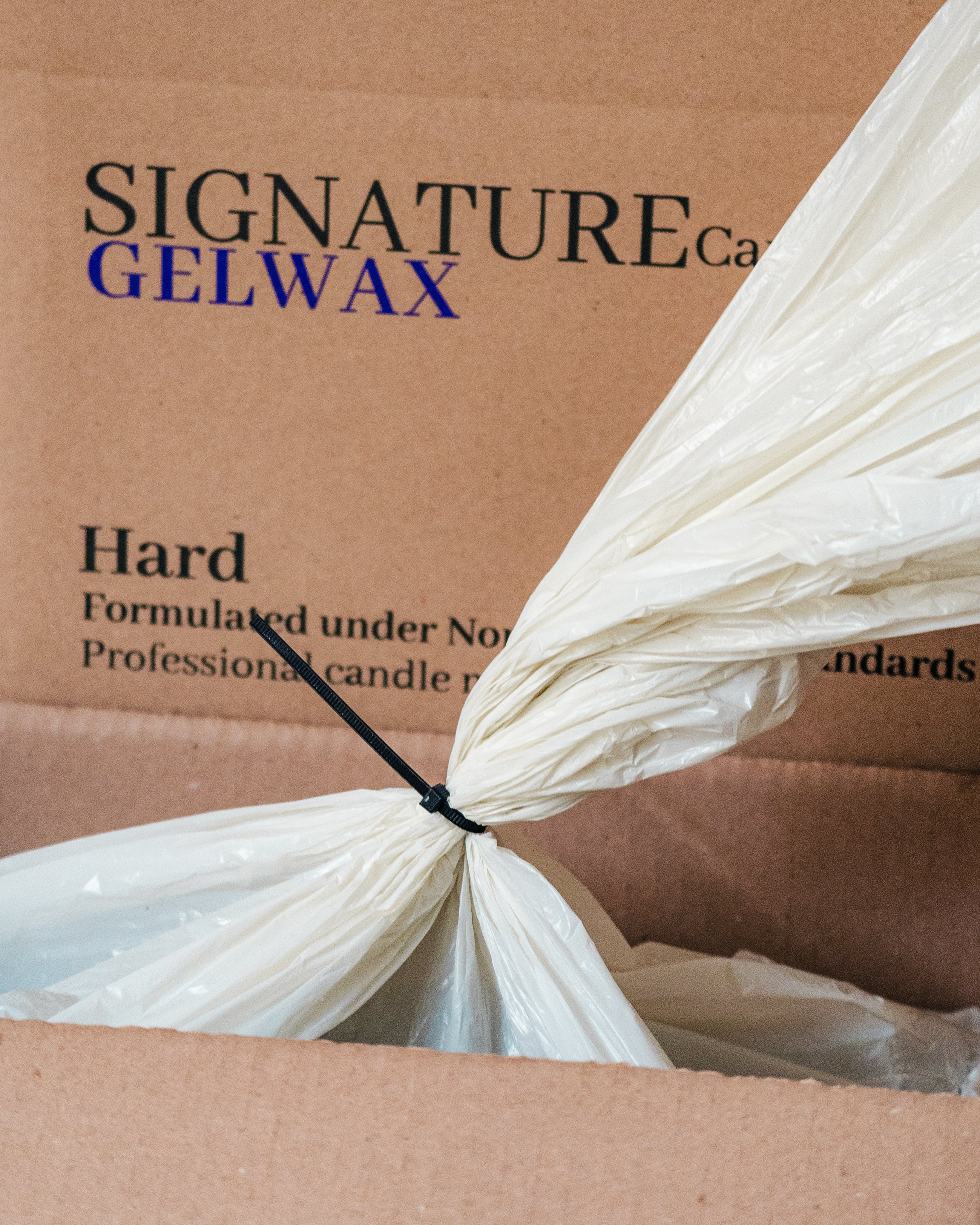 Signature Gel Wax Hard for decorative candles – Pallet of 75 Boxes | 1,503 lb (750 kg) |