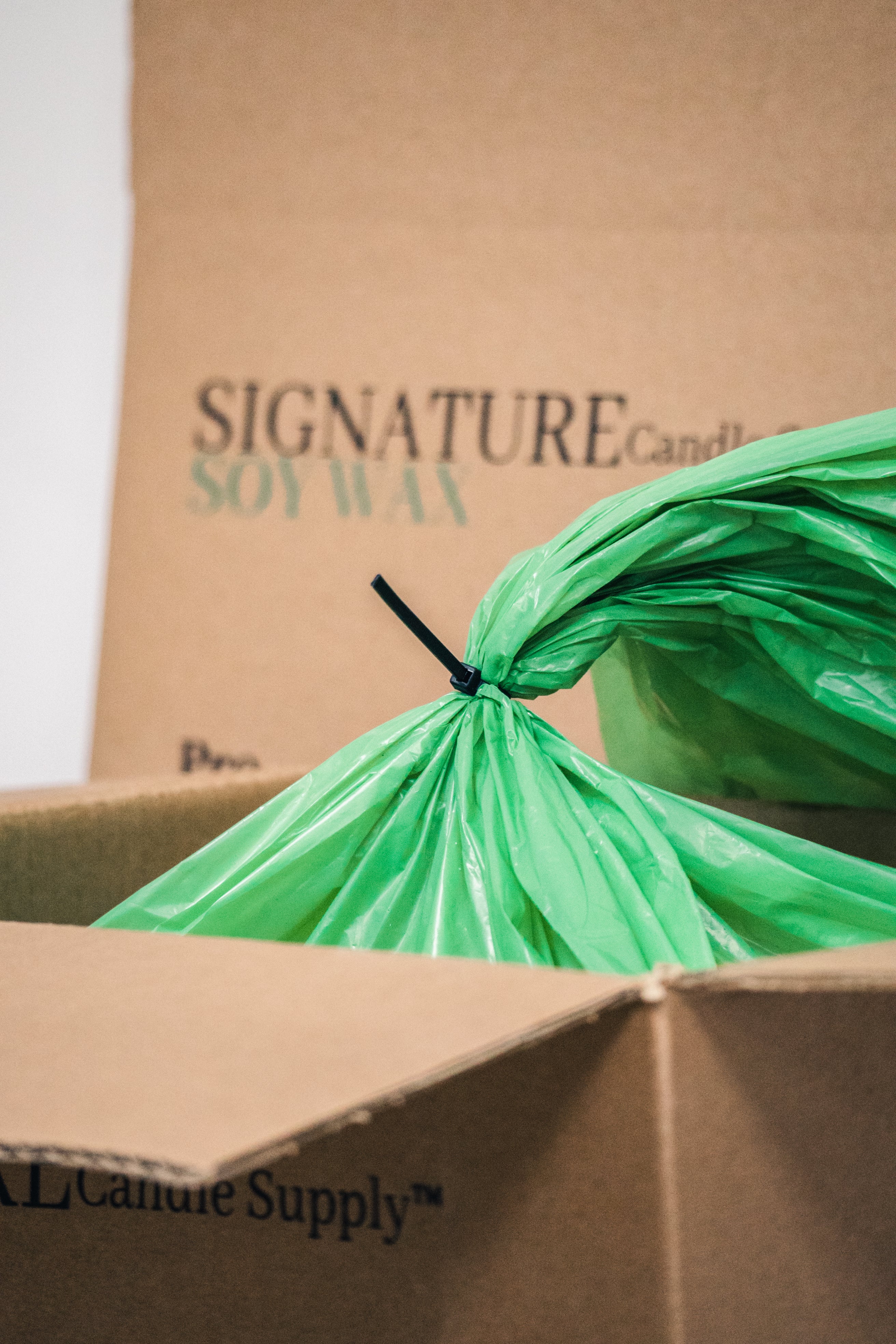Signature Soy Wax for Containers – Pallet of 75 Boxes |  1,503 lb (750 kg) |