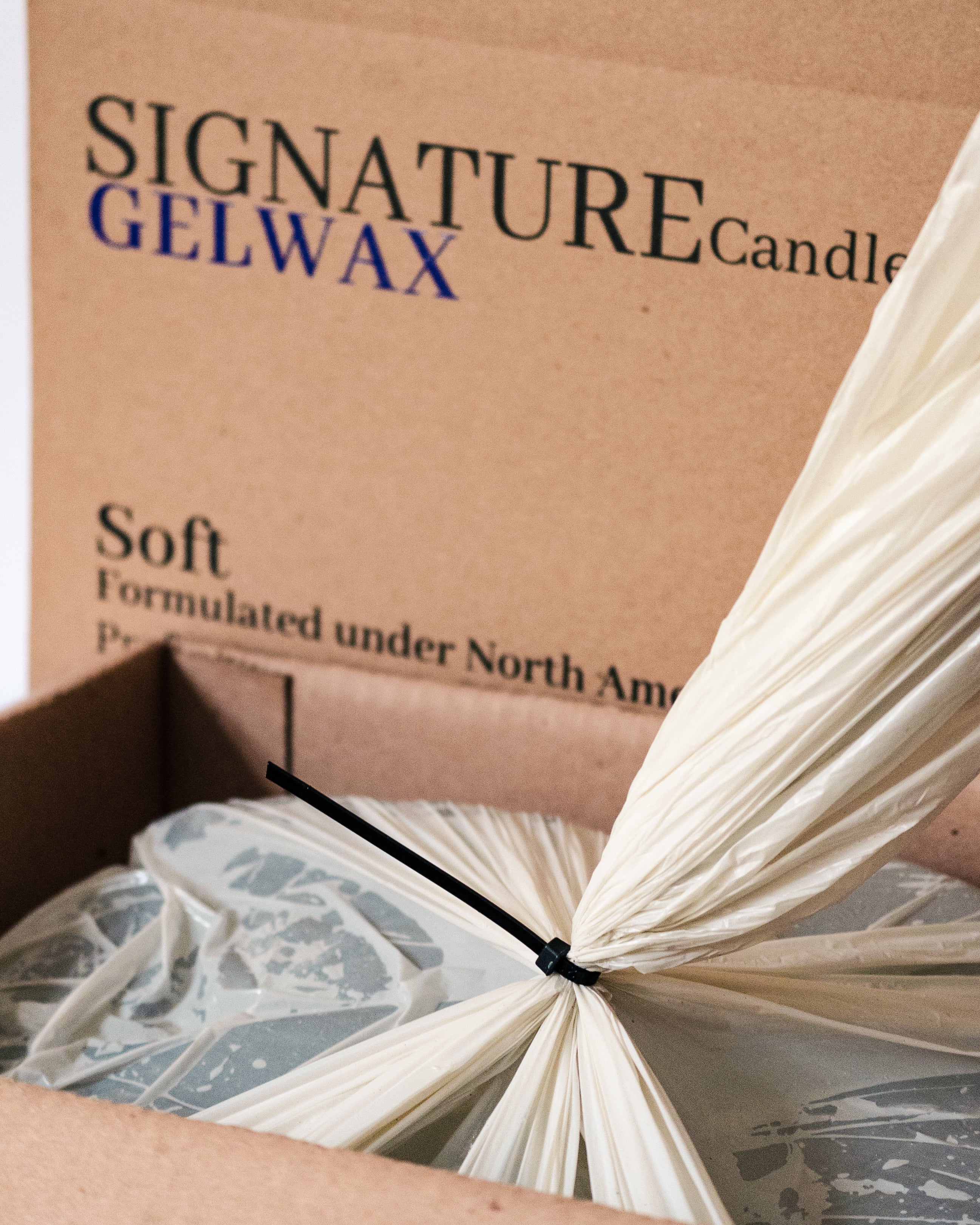 Signature Gel Wax Soft for decorative candles – Pallet of 75 Boxes | 1,503 lb (750 kg) |