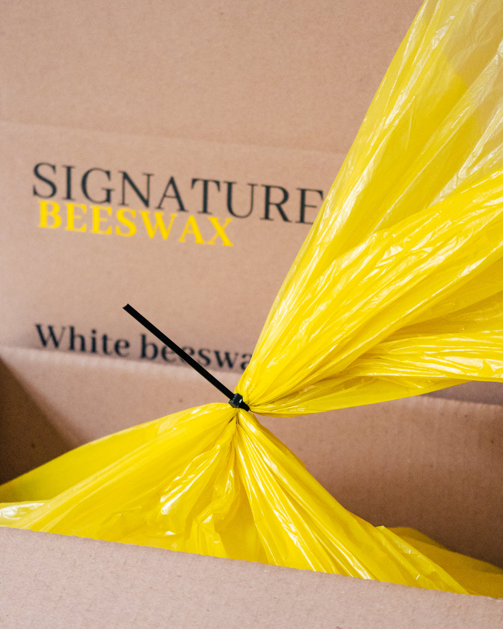 Signature White Beeswax – Pallet of 75 Boxes | 1,503 lb (750 kg) |